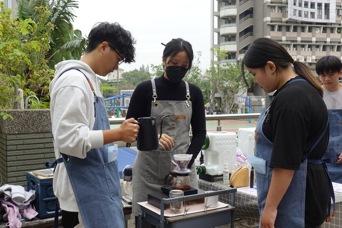 2025/3/19 街頭音樂會X手沖咖啡體驗活動X趣味夜燈彩繪DIY活動圖片