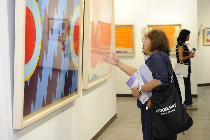 「向天狼星致敬」蕭勤捐贈作品修復研究特展圖片