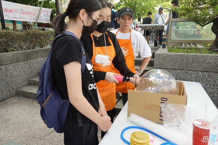 2025/5/21療癒彩繪波波球手做X街頭音樂會-弦舞吉他社、創作音樂社圖片