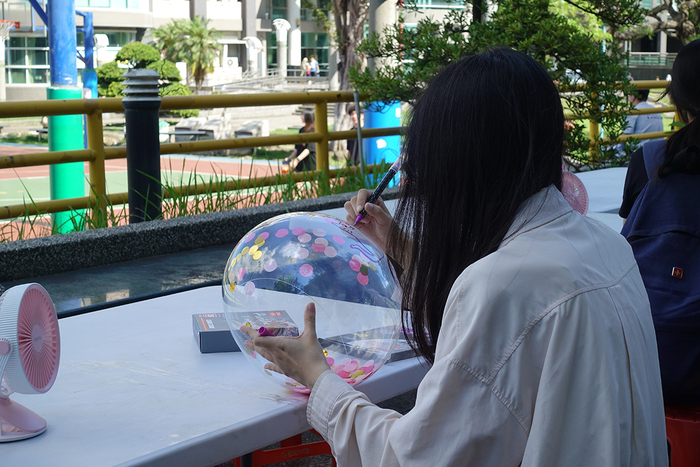 2025/5/21療癒彩繪波波球手做X街頭音樂會-弦舞吉他社、創作音樂社圖片