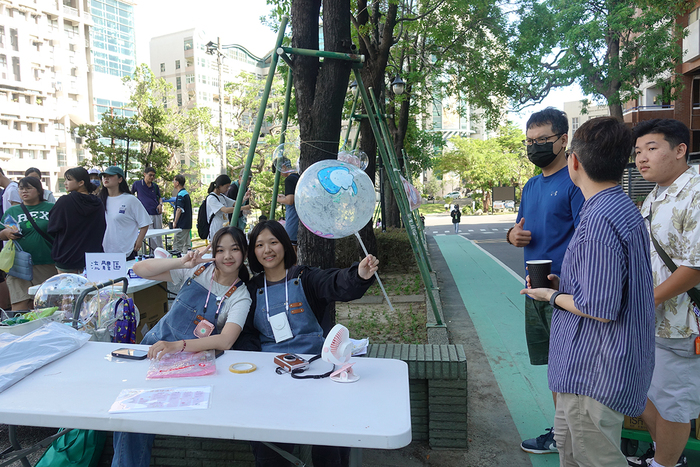 2025/5/21療癒彩繪波波球手做X街頭音樂會-弦舞吉他社、創作音樂社圖片