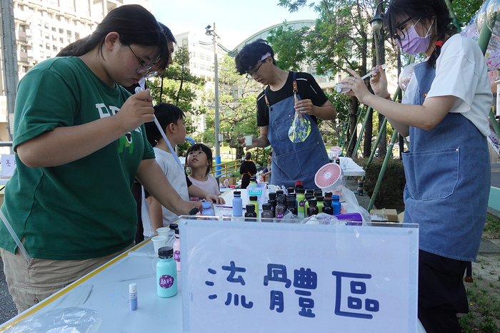 2025/5/21療癒彩繪波波球手做X街頭音樂會-弦舞吉他社、創作音樂社圖片