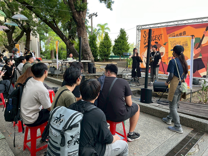 2025/10/29街頭音樂會X「傘不住的創意」雨傘塗鴉X手沖咖啡體驗活動圖片