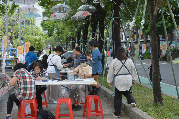 2025/10/29街頭音樂會X「傘不住的創意」雨傘塗鴉X手沖咖啡體驗活動圖片