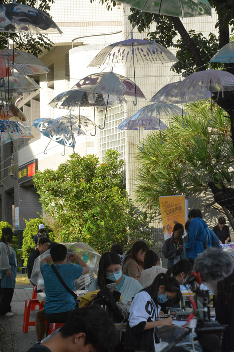 2025/10/29街頭音樂會X「傘不住的創意」雨傘塗鴉X手沖咖啡體驗活動圖片