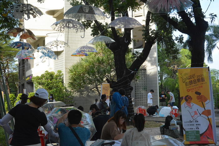 2025/10/29街頭音樂會X「傘不住的創意」雨傘塗鴉X手沖咖啡體驗活動圖片