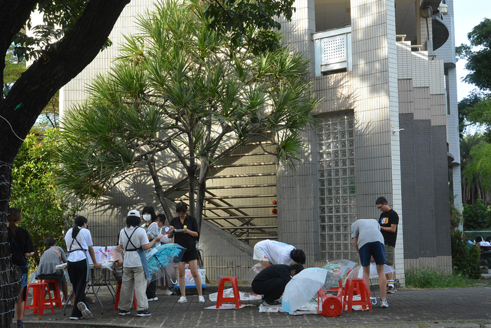 2025/10/29街頭音樂會X「傘不住的創意」雨傘塗鴉X手沖咖啡體驗活動圖片