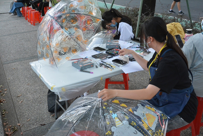 2025/10/29街頭音樂會X「傘不住的創意」雨傘塗鴉X手沖咖啡體驗活動圖片