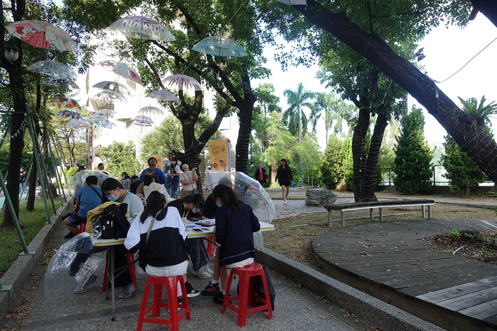 2025/10/29街頭音樂會X「傘不住的創意」雨傘塗鴉X手沖咖啡體驗活動圖片