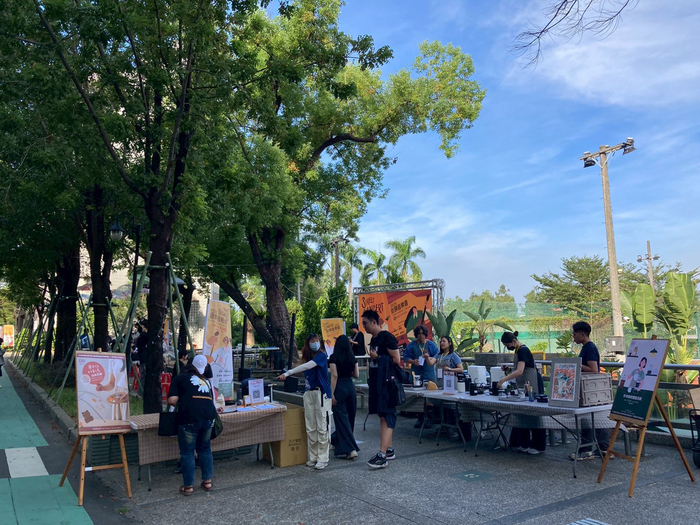 2025/10/29街頭音樂會X「傘不住的創意」雨傘塗鴉X手沖咖啡體驗活動圖片