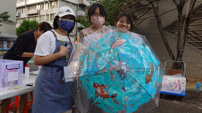 2025/10/29街頭音樂會X「傘不住的創意」雨傘塗鴉X手沖咖啡體驗活動圖片