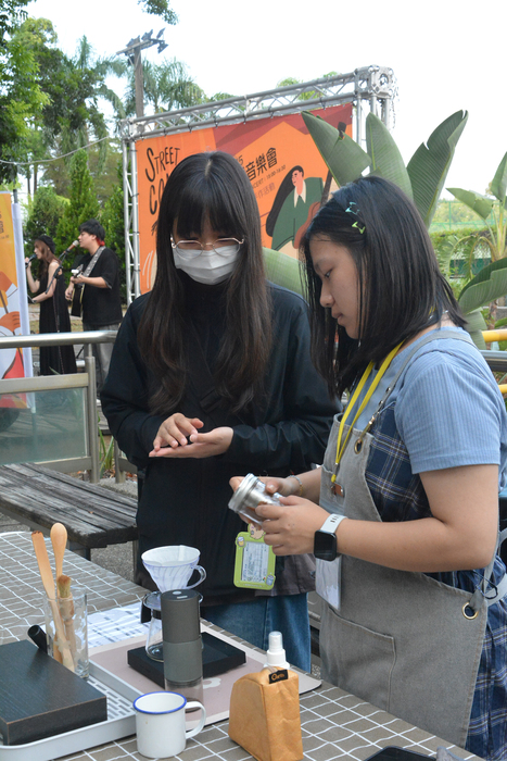 2025/10/29街頭音樂會X「傘不住的創意」雨傘塗鴉X手沖咖啡體驗活動圖片