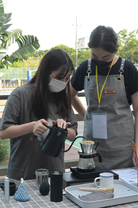 2025/10/29街頭音樂會X「傘不住的創意」雨傘塗鴉X手沖咖啡體驗活動圖片