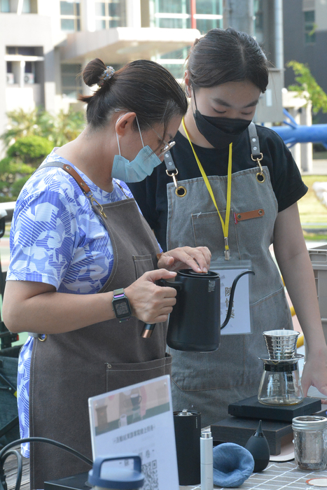 2025/10/29街頭音樂會X「傘不住的創意」雨傘塗鴉X手沖咖啡體驗活動圖片