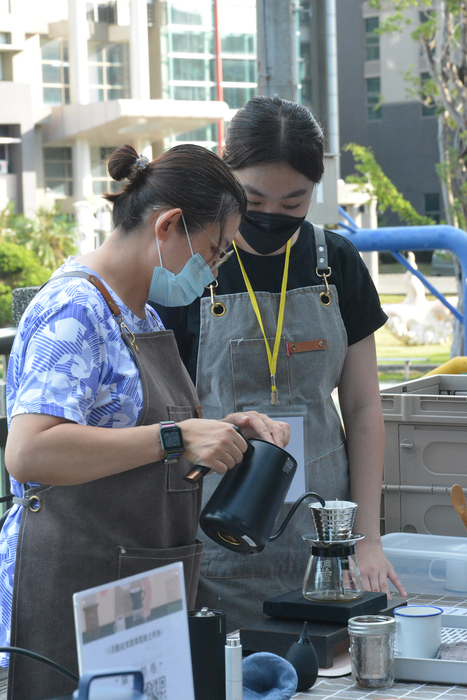 2025/10/29街頭音樂會X「傘不住的創意」雨傘塗鴉X手沖咖啡體驗活動圖片