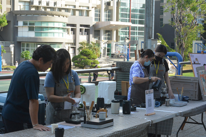 2025/10/29街頭音樂會X「傘不住的創意」雨傘塗鴉X手沖咖啡體驗活動圖片