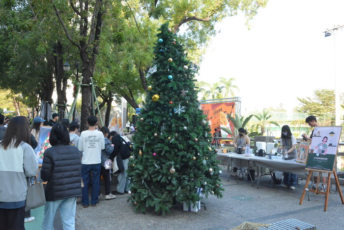 20251217-街頭音樂會-阿妹 vs. KB彈唱阿彥X手沖咖啡體驗活動X手感毛線吊飾創作圖片