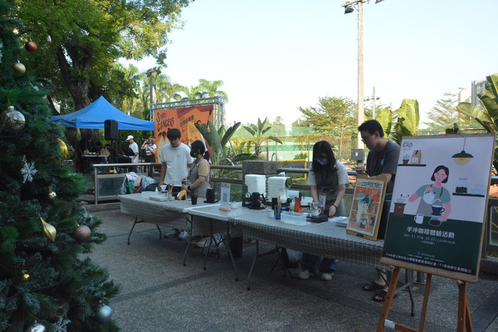 20251217-街頭音樂會-阿妹 vs. KB彈唱阿彥X手沖咖啡體驗活動X手感毛線吊飾創作圖片