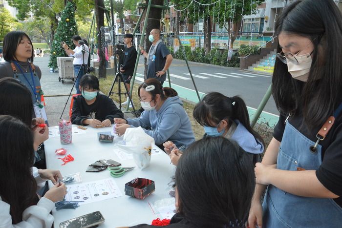 20251217-街頭音樂會-阿妹 vs. KB彈唱阿彥X手沖咖啡體驗活動X手感毛線吊飾創作圖片