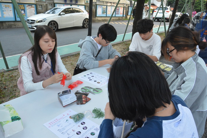 20251217-街頭音樂會-阿妹 vs. KB彈唱阿彥X手沖咖啡體驗活動X手感毛線吊飾創作圖片