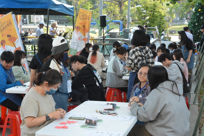 20251217-街頭音樂會-阿妹 vs. KB彈唱阿彥X手沖咖啡體驗活動X手感毛線吊飾創作圖片