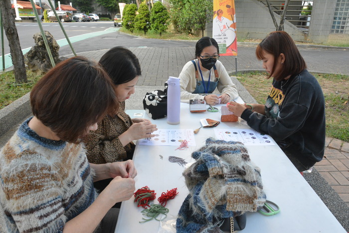 20251217-街頭音樂會-阿妹 vs. KB彈唱阿彥X手沖咖啡體驗活動X手感毛線吊飾創作圖片