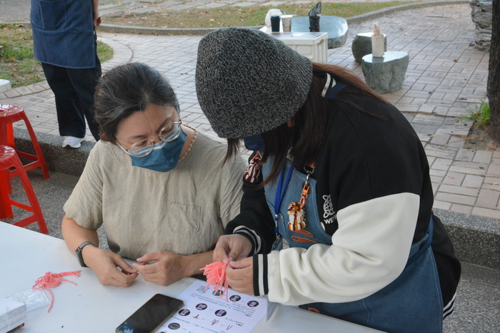 20251217-街頭音樂會-阿妹 vs. KB彈唱阿彥X手沖咖啡體驗活動X手感毛線吊飾創作圖片