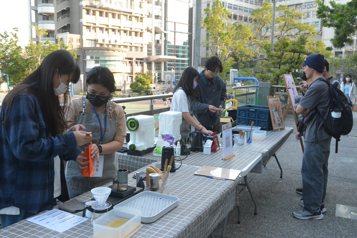 20251217-街頭音樂會-阿妹 vs. KB彈唱阿彥X手沖咖啡體驗活動X手感毛線吊飾創作圖片