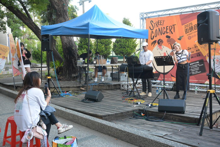 20251217-街頭音樂會-阿妹 vs. KB彈唱阿彥X手沖咖啡體驗活動X手感毛線吊飾創作圖片