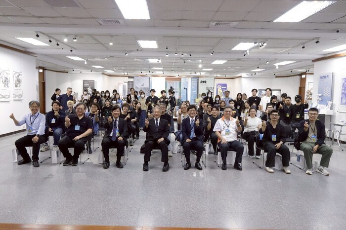 視傳系畢業成果展-椅後人開幕活動圖片