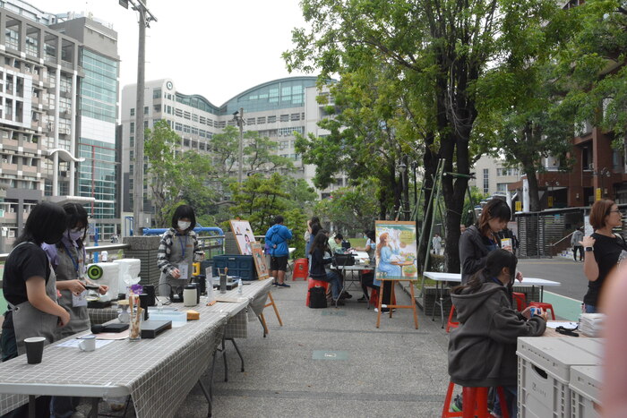 20251119-街頭音樂會-弦舞吉他社 × 創音社X手沖咖啡體驗活動X插畫風杯墊創作圖片