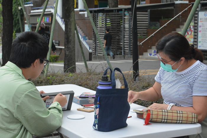 20251119-街頭音樂會-弦舞吉他社 × 創音社X手沖咖啡體驗活動X插畫風杯墊創作圖片