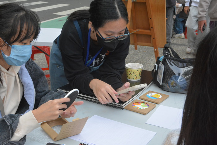 20251119-街頭音樂會-弦舞吉他社 × 創音社X手沖咖啡體驗活動X插畫風杯墊創作圖片