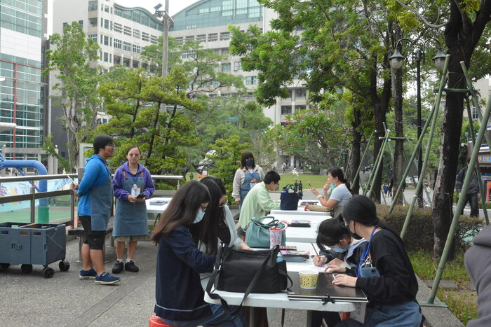 20251119-街頭音樂會-弦舞吉他社 × 創音社X手沖咖啡體驗活動X插畫風杯墊創作圖片