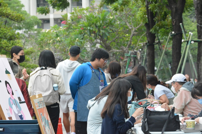 20251119-街頭音樂會-弦舞吉他社 × 創音社X手沖咖啡體驗活動X插畫風杯墊創作圖片