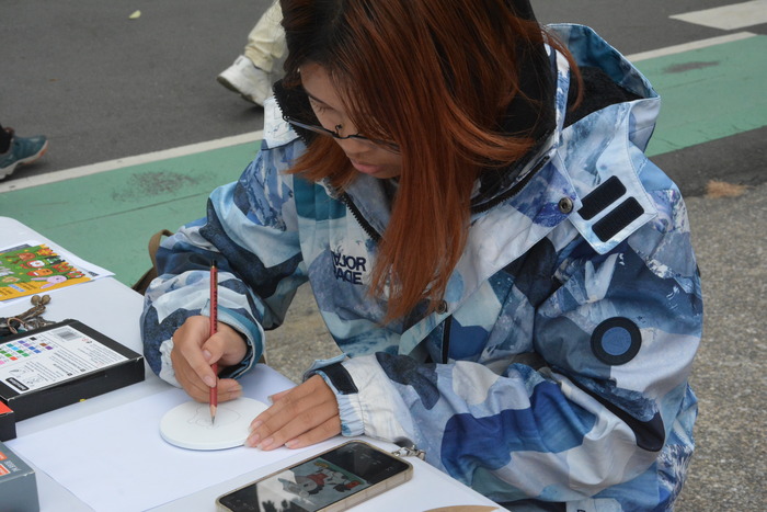 20251119-街頭音樂會-弦舞吉他社 × 創音社X手沖咖啡體驗活動X插畫風杯墊創作圖片