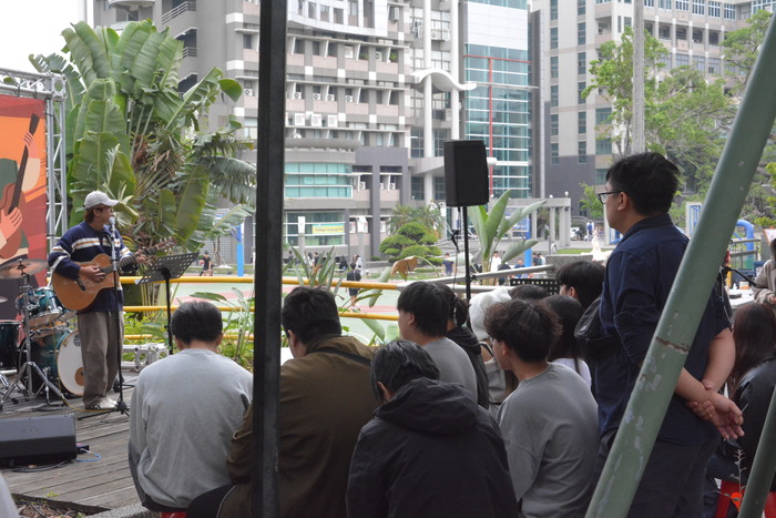 20251119-街頭音樂會-弦舞吉他社 × 創音社X手沖咖啡體驗活動X插畫風杯墊創作圖片