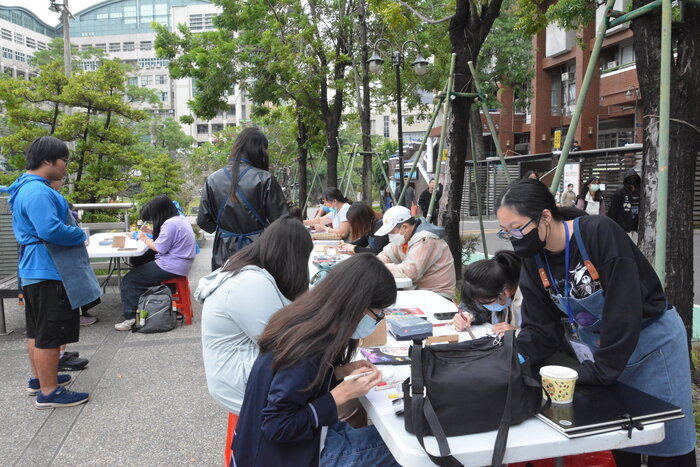 20251119-街頭音樂會-弦舞吉他社 × 創音社X手沖咖啡體驗活動X插畫風杯墊創作圖片