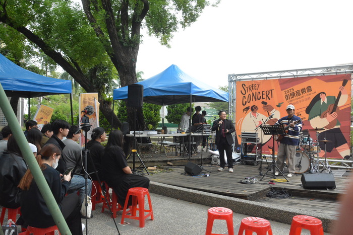 20251119-街頭音樂會-弦舞吉他社 × 創音社X手沖咖啡體驗活動X插畫風杯墊創作圖片