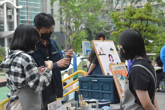 20251119-街頭音樂會-弦舞吉他社 × 創音社X手沖咖啡體驗活動X插畫風杯墊創作圖片