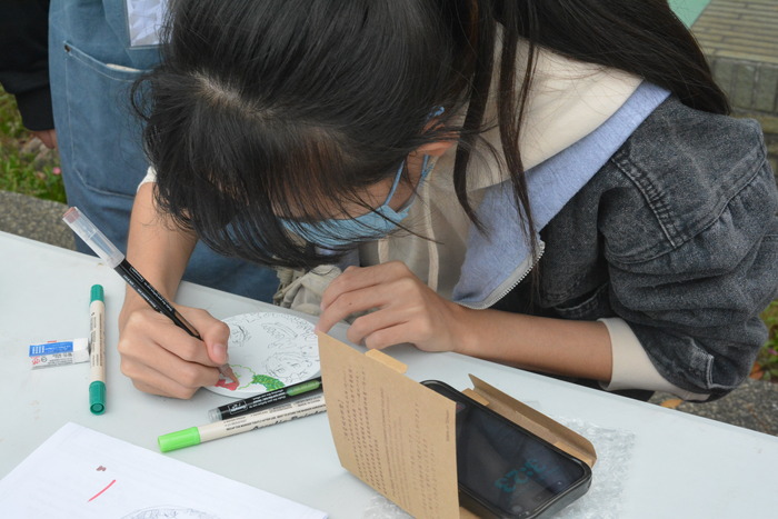 20251119-街頭音樂會-弦舞吉他社 × 創音社X手沖咖啡體驗活動X插畫風杯墊創作圖片