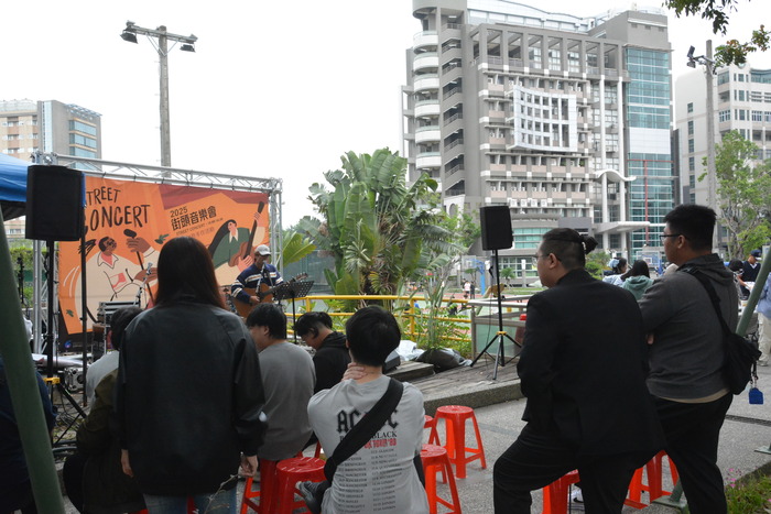 20251119-街頭音樂會-弦舞吉他社 × 創音社X手沖咖啡體驗活動X插畫風杯墊創作圖片