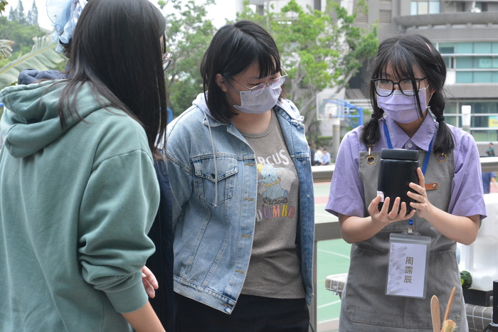 20251119-街頭音樂會-弦舞吉他社 × 創音社X手沖咖啡體驗活動X插畫風杯墊創作圖片