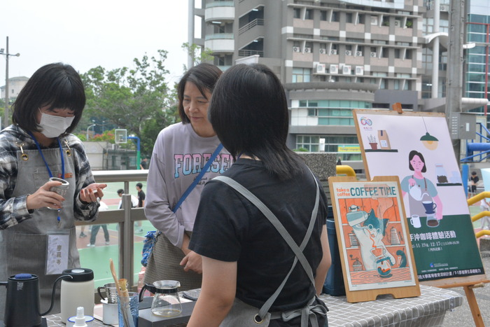 20251119-街頭音樂會-弦舞吉他社 × 創音社X手沖咖啡體驗活動X插畫風杯墊創作圖片