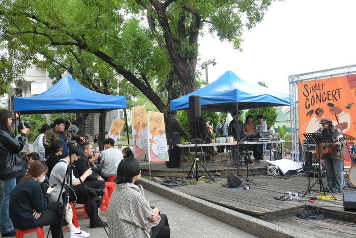 20251119-街頭音樂會-弦舞吉他社 × 創音社X手沖咖啡體驗活動X插畫風杯墊創作圖片