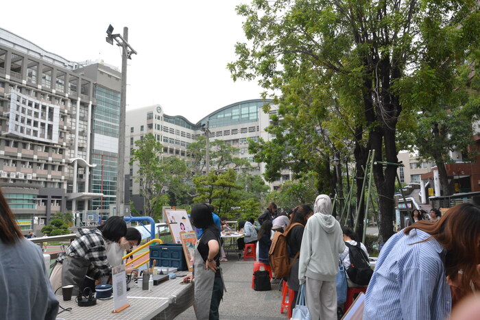 20251119-街頭音樂會-弦舞吉他社 × 創音社X手沖咖啡體驗活動X插畫風杯墊創作圖片