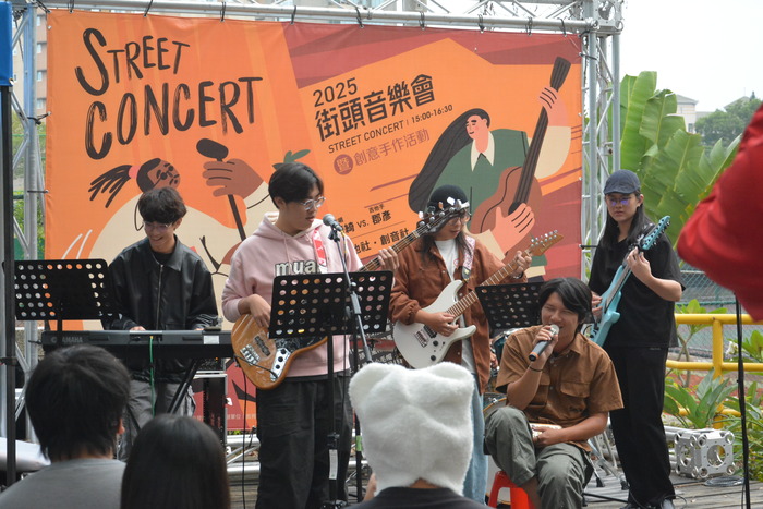 20251119-街頭音樂會-弦舞吉他社 × 創音社X手沖咖啡體驗活動X插畫風杯墊創作圖片