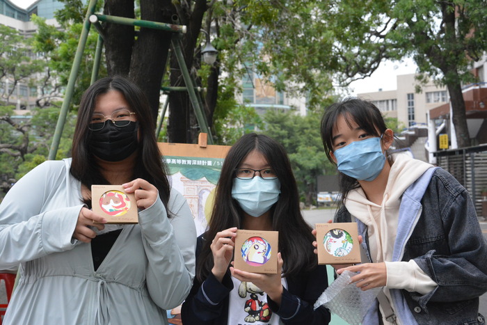 20251119-街頭音樂會-弦舞吉他社 × 創音社X手沖咖啡體驗活動X插畫風杯墊創作圖片