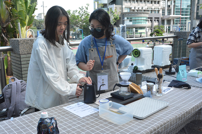 2026/3/11校園街頭音樂會X多巴胺製造所：手繪熱縮片吊飾X咖啡手沖體驗圖片