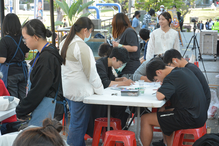 2026/3/11校園街頭音樂會X多巴胺製造所：手繪熱縮片吊飾X咖啡手沖體驗圖片